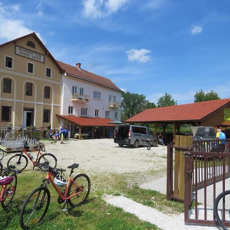 Mill House Apartment And Camping Лютомер Екстер'єр фото