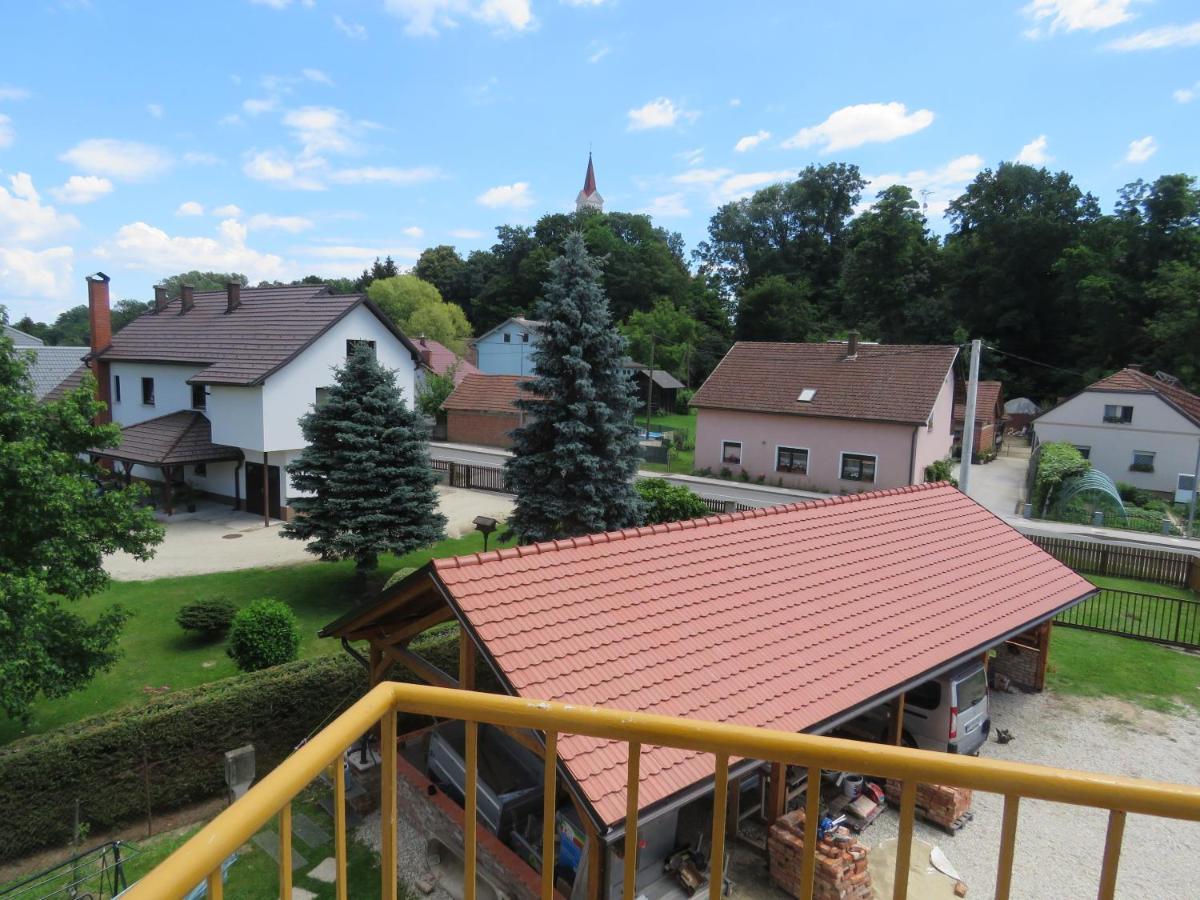 Mill House Apartment And Camping Лютомер Екстер'єр фото
