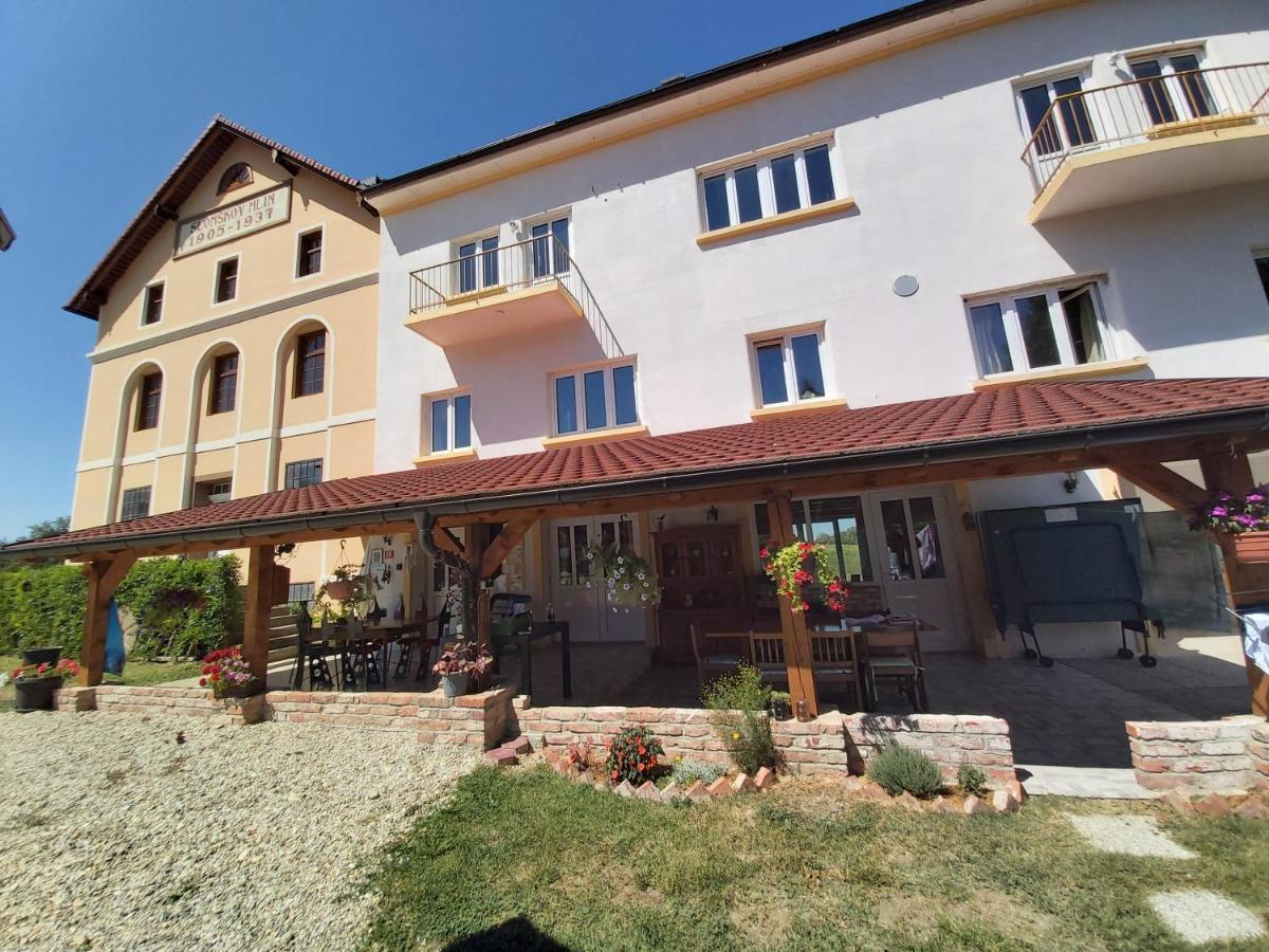 Mill House Apartment And Camping Лютомер Екстер'єр фото