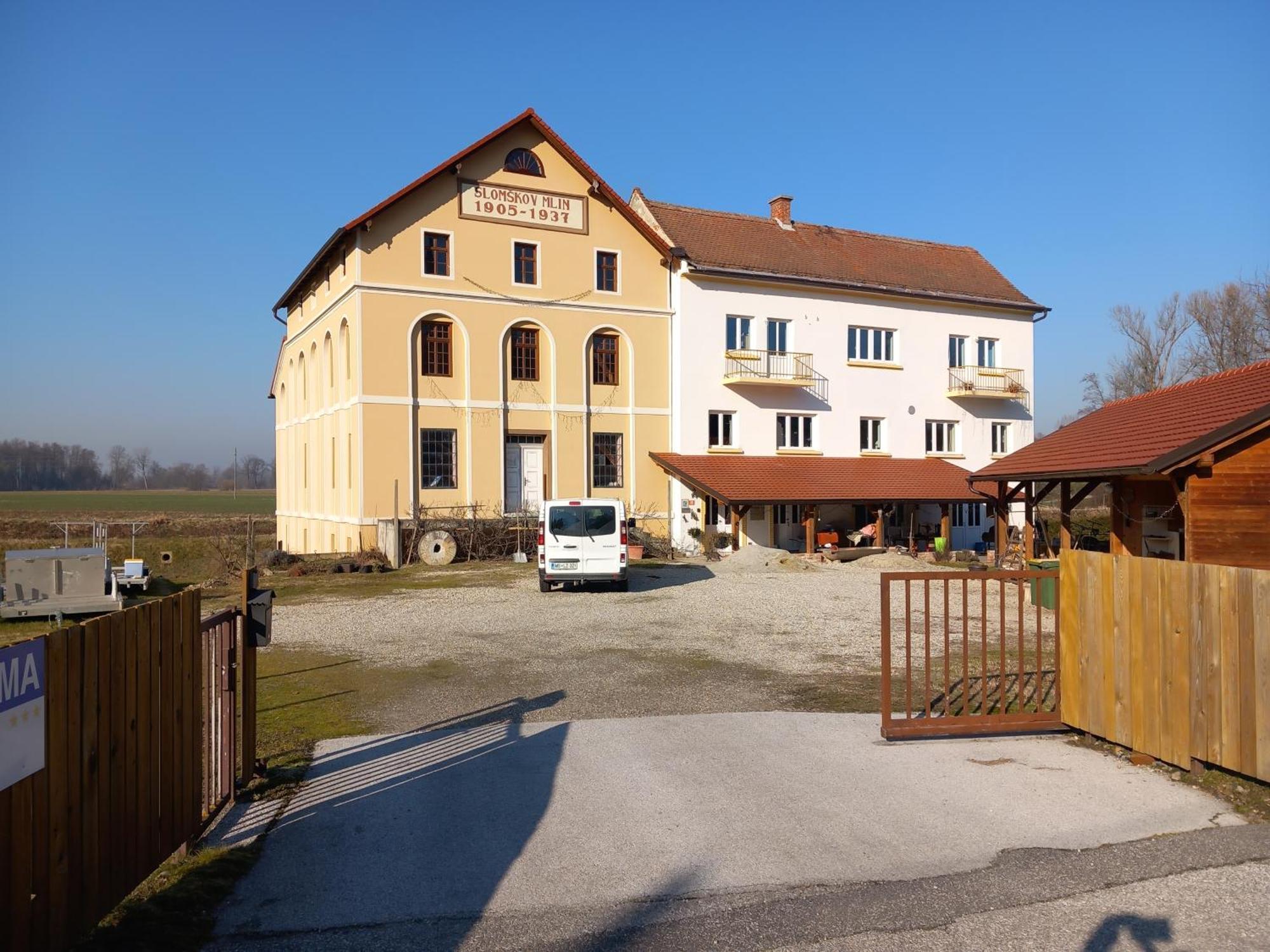 Mill House Apartment And Camping Лютомер Екстер'єр фото