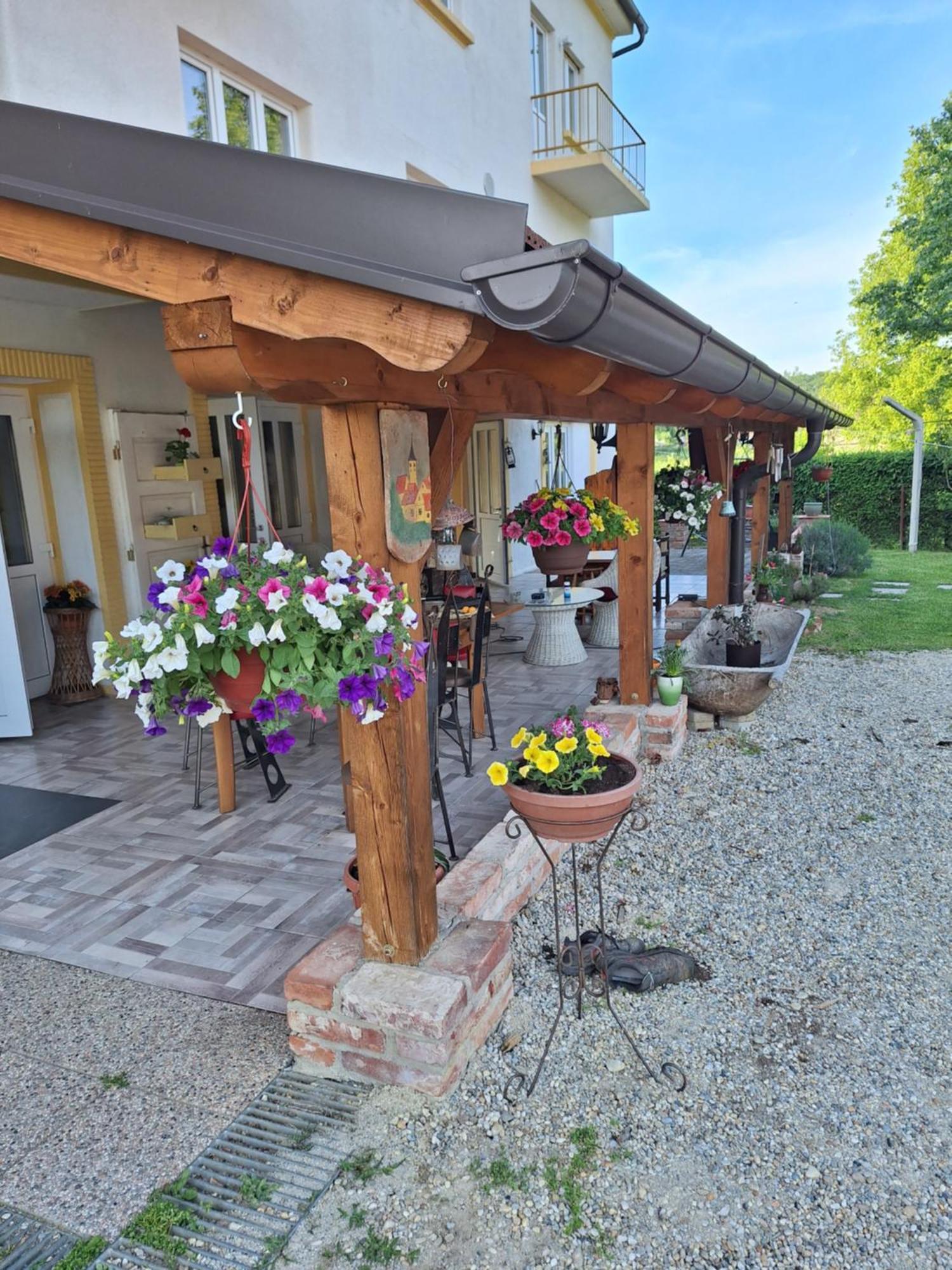 Mill House Apartment And Camping Лютомер Екстер'єр фото
