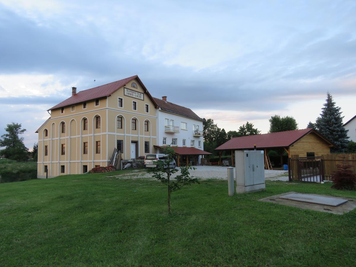 Mill House Apartment And Camping Лютомер Екстер'єр фото