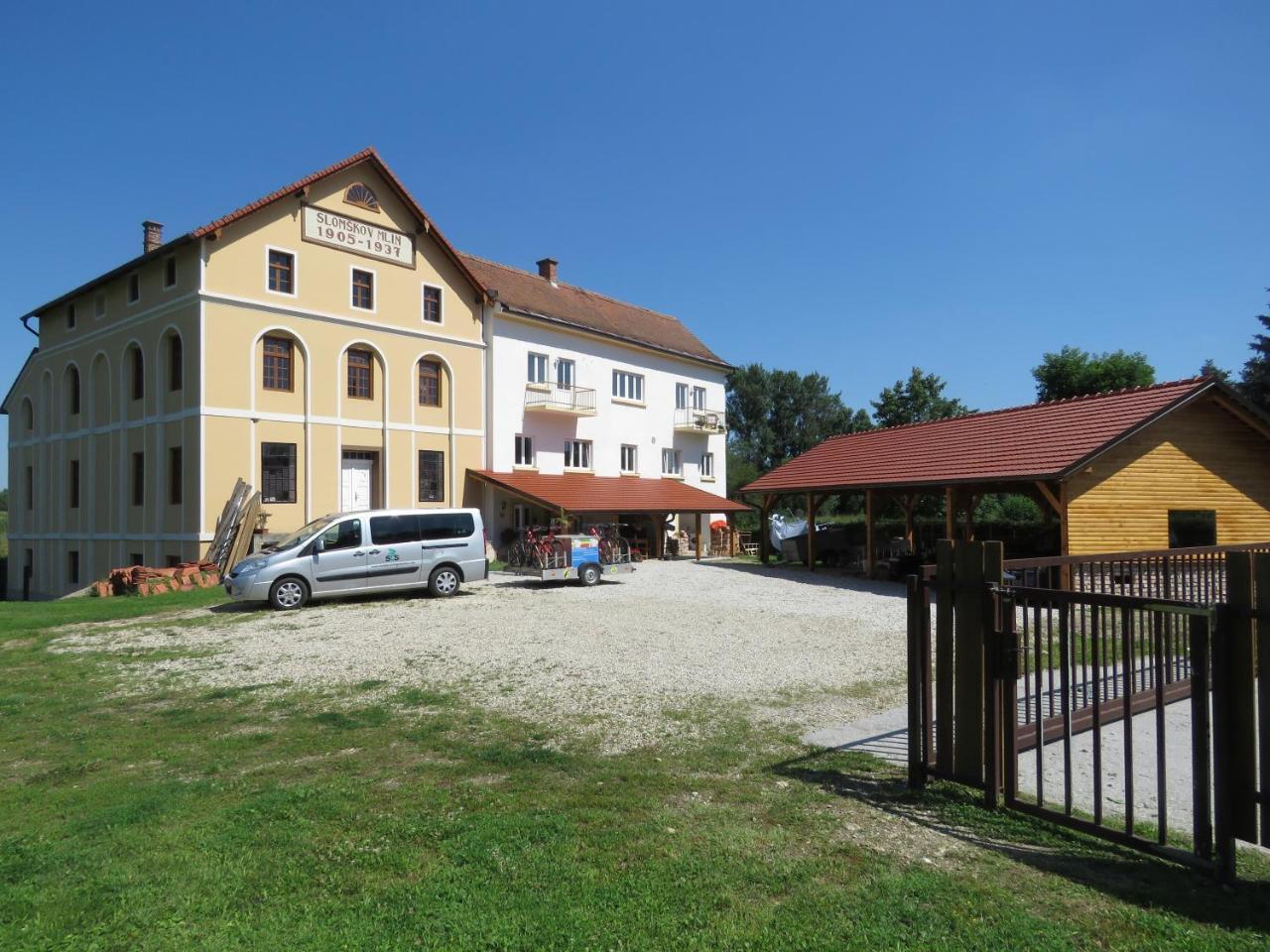 Mill House Apartment And Camping Лютомер Екстер'єр фото