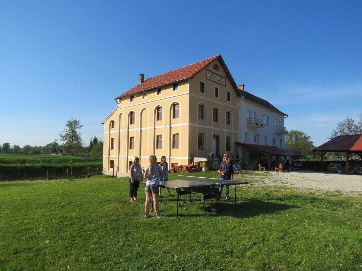 Mill House Apartment And Camping Лютомер Екстер'єр фото
